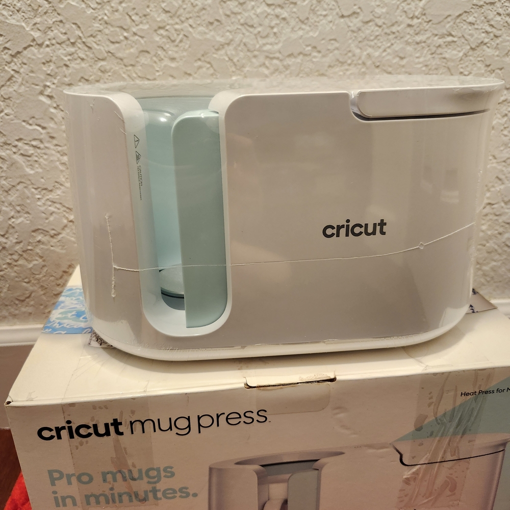 Cricut Mug Press - White and Light Blue